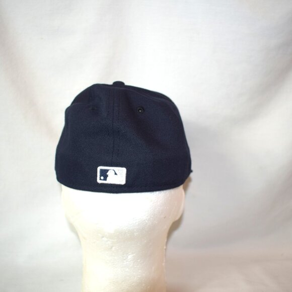 New Era New York Yankees Black Authentic Collection 59Fifty Fitted Hat - Picture 3 of 5